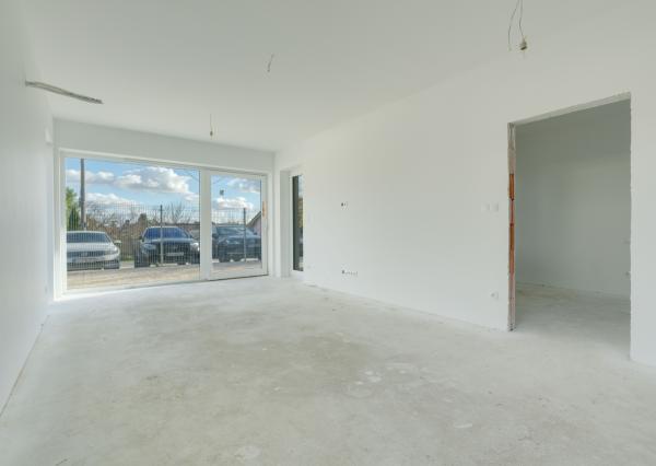 3-izbový byt v štádiu holobytu na predaj – Veľký Grob, 81 m², terasa, pozemok, parkovanie