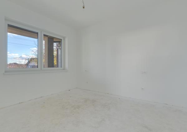 3-izbový byt v štádiu holobytu na predaj – Veľký Grob, 81 m², terasa, pozemok, parkovanie