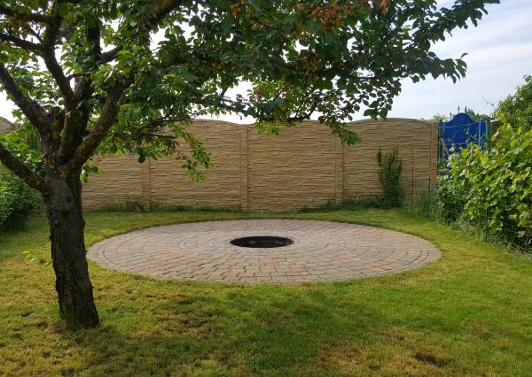 Tomášov, okr. Senec - NA PREDAJ samostatne stojací, tehlový, dvojpodlažný rodinný dom s priestranným pozemkom, ideálnym na ďalšiu výstavbu.