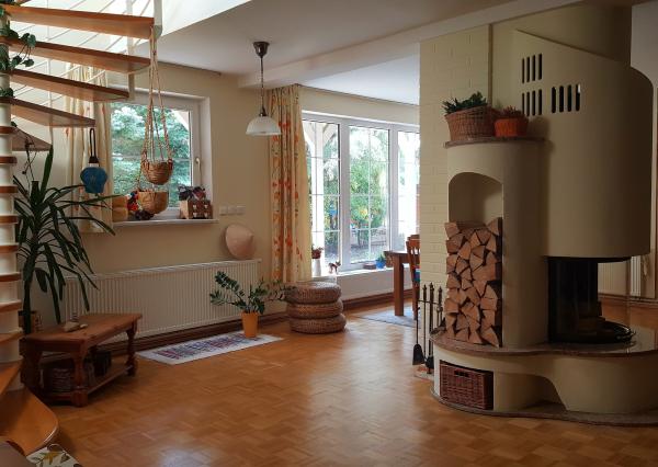 Tomášov, okr. Senec - NA PREDAJ samostatne stojací, tehlový, dvojpodlažný rodinný dom s priestranným pozemkom, ideálnym na ďalšiu výstavbu.