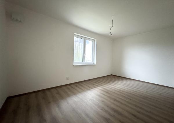 Na predaj moderný 4-izbový bungalov v obci Príbovce - hneď k nasťahovaniu