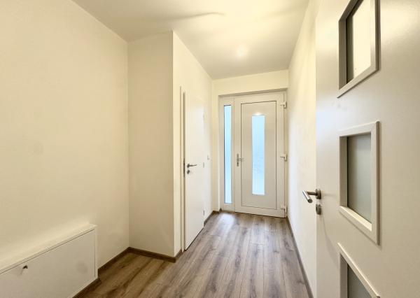 Na predaj moderný 4-izbový bungalov v obci Príbovce - hneď k nasťahovaniu