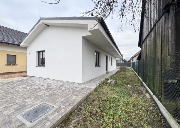 Na predaj moderný 4-izbový bungalov v obci Príbovce - hneď k nasťahovaniu
