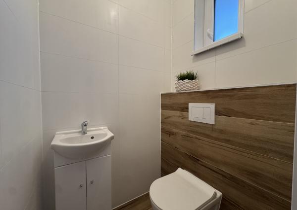 Na predaj moderný 4-izbový bungalov v obci Príbovce - hneď k nasťahovaniu