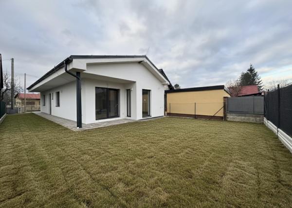 Na predaj moderný 4-izbový bungalov v obci Príbovce - hneď k nasťahovaniu