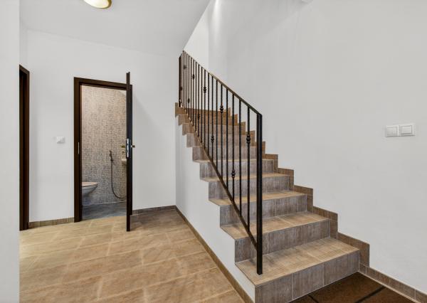 Flexibilný firemný priestor 226 m² – kancelárie, showroom, sklad, parkovanie