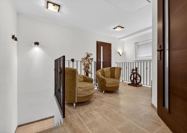 Flexibilný firemný priestor 226 m² – kancelárie, showroom, sklad, parkovanie