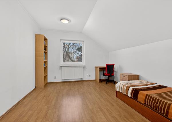 Flexibilný firemný priestor 226 m² – kancelárie, showroom, sklad, parkovanie