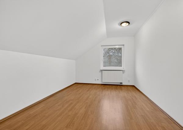 Flexibilný firemný priestor 226 m² – kancelárie, showroom, sklad, parkovanie