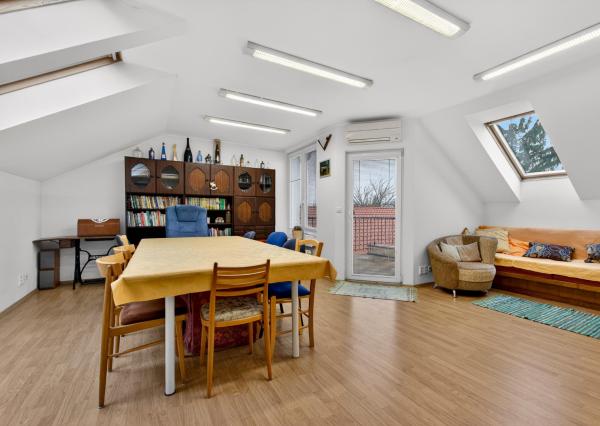 Flexibilný firemný priestor 226 m² – kancelárie, showroom, sklad, parkovanie