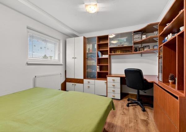 Flexibilný firemný priestor 226 m² – kancelárie, showroom, sklad, parkovanie