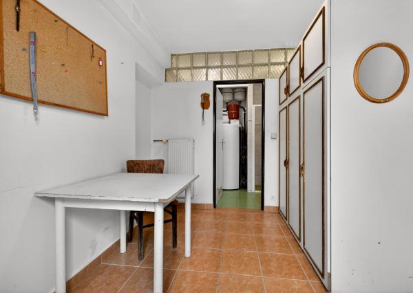 Flexibilný firemný priestor 226 m² – kancelárie, showroom, sklad, parkovanie