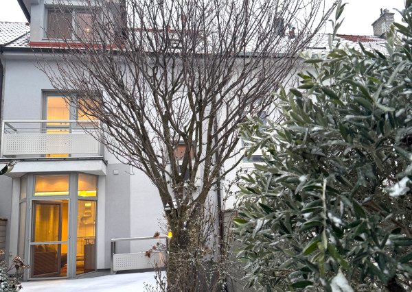 Elegantný 5 izbový rodinný dom (183 m2) s garážou a záhradou po kompletnej rekonštrukcii v srdci Ľudovej štvrte, Bratislava – Nové Mesto