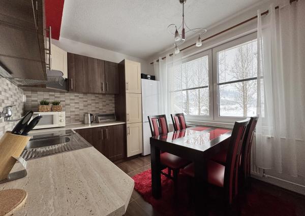 Na prenájom 4-izbový zariadený byt s balkónom v KNM