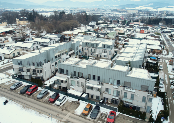 Na predaj pekný 3-izbový byt s predzáhradkou, terasou a park. státim - Martin