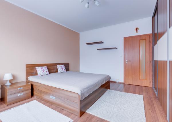 Priestranný 3- izbový byt vo vynikajúcej lokalite na predaj, Senec- Kollárova ulica