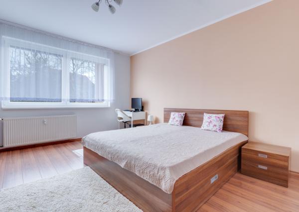 Priestranný 3- izbový byt vo vynikajúcej lokalite na predaj, Senec- Kollárova ulica