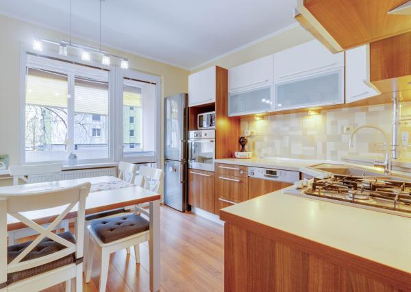 Priestranný 3- izbový byt vo vynikajúcej lokalite na predaj, Senec- Kollárova ulica