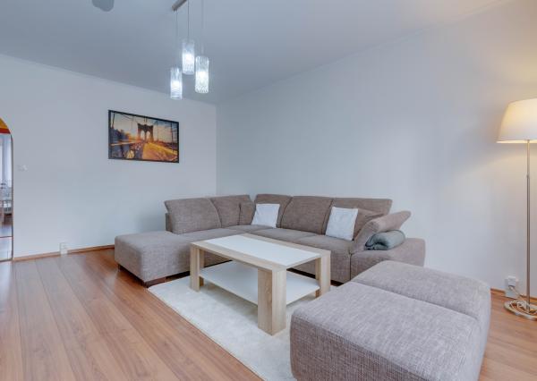 Priestranný 3- izbový byt vo vynikajúcej lokalite na predaj, Senec- Kollárova ulica