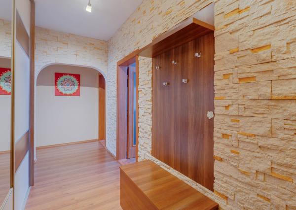 Priestranný 3- izbový byt vo vynikajúcej lokalite na predaj, Senec- Kollárova ulica