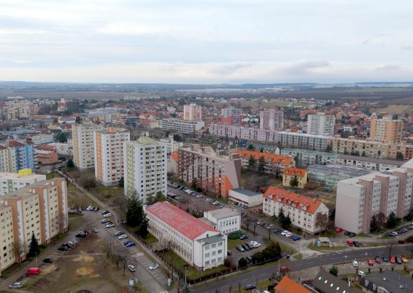 Priestranný 3- izbový byt vo vynikajúcej lokalite na predaj, Senec- Kollárova ulica