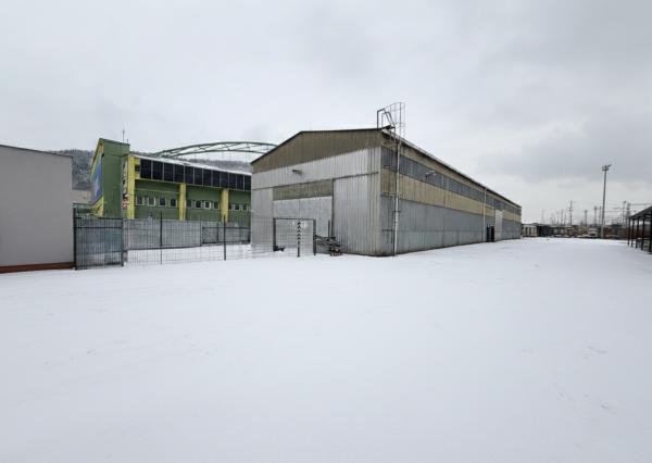 Na prenájom skladová hala s veľkorysým pozemkom v centre Žiliny