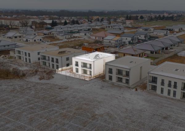 Veľkometrážny 2-izbový byt s balkónom v novostavbe na predaj, Cífer-Pác