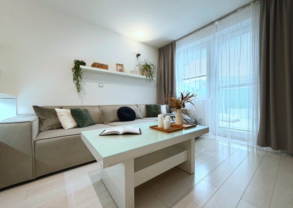 Na predaj pekný 3 izbový byt s predzáhradkou, terasou a park. státim - Martin