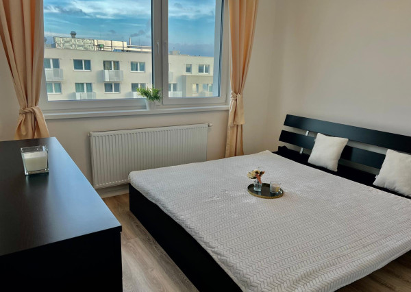 Na prenájom  2 izbový byt v Novostavbe Ovocné Sady s parkovaním