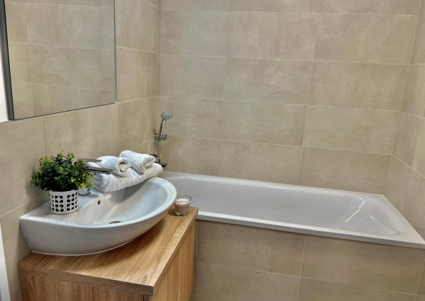 Na prenájom  2 izbový byt v Novostavbe Ovocné Sady s parkovaním