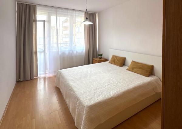 Na PRENÁJOM: Priestranný 2-izbový byt s loggiou a garážovým státím – Matejkova, Dlhé diely, Bratislava