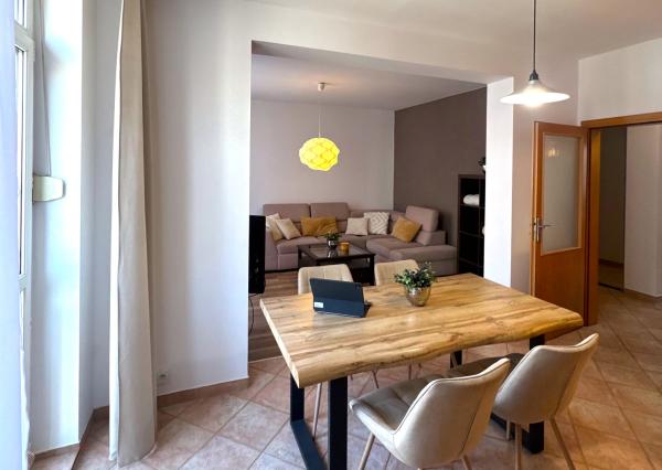 Na PRENÁJOM: Priestranný 2-izbový byt s loggiou a garážovým státím – Matejkova, Dlhé diely, Bratislava