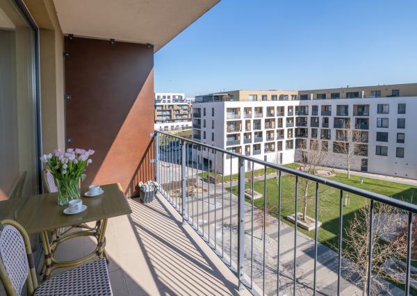 Na predaj  moderný 2 izbový byt v Bratislave v proekte -Slniečnice s pivničnou kopkou a parkovacím statim