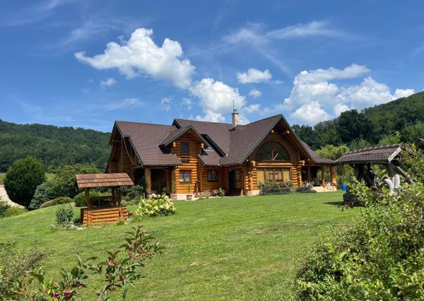 Luxusný nízkoenergetický zrub Podzámčok pri Zvolene – súkromie, príroda a pozemok 11 000 m²