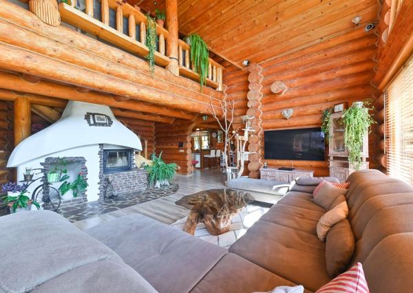 Luxusný nízkoenergetický zrub Podzámčok pri Zvolene – súkromie, príroda a pozemok 11 000 m²