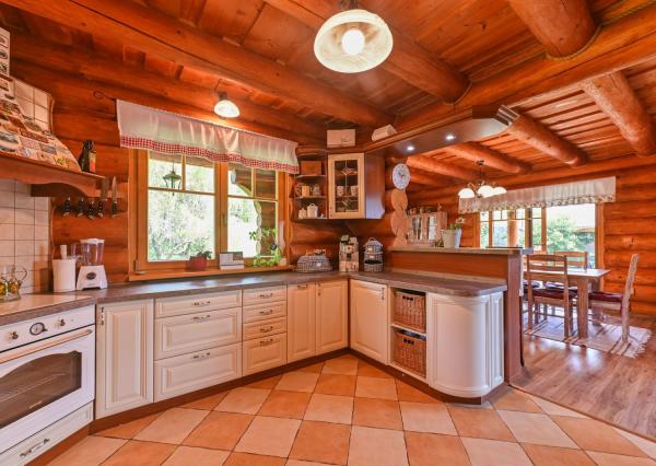 Luxusný nízkoenergetický zrub Podzámčok pri Zvolene – súkromie, príroda a pozemok 11 000 m²