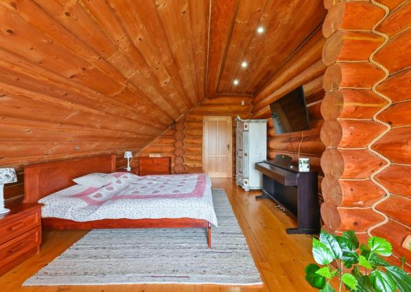 Luxusný nízkoenergetický zrub Podzámčok pri Zvolene – súkromie, príroda a pozemok 11 000 m²