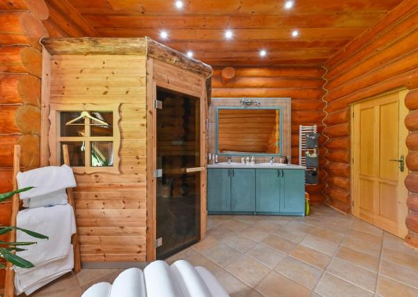 Luxusný nízkoenergetický zrub Podzámčok pri Zvolene – súkromie, príroda a pozemok 11 000 m²