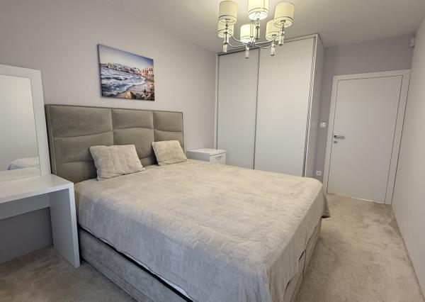 Hamuliakovo, okr. SC- NA PREDAJ 3 izbový byt s terasou, záhradou a dvomi parkovacími státiami.