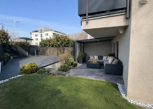 Hamuliakovo, okr. SC- NA PREDAJ 3 izbový byt s terasou, záhradou a dvomi parkovacími státiami.