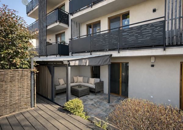 Hamuliakovo, okr. SC- NA PREDAJ 3 izbový byt s terasou, záhradou a dvomi parkovacími státiami.