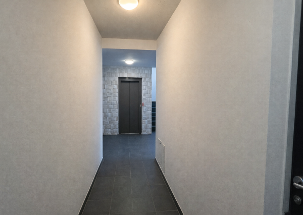 Hamuliakovo, okr. SC- NA PREDAJ 3 izbový byt s terasou, záhradou a dvomi parkovacími státiami.