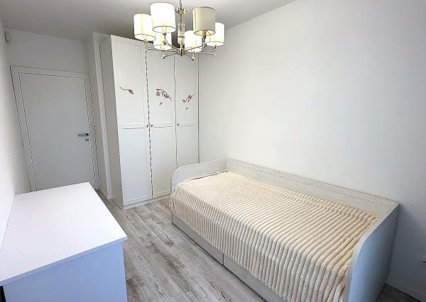 Hamuliakovo, okr. SC- NA PREDAJ 3 izbový byt s terasou, záhradou a dvomi parkovacími státiami.