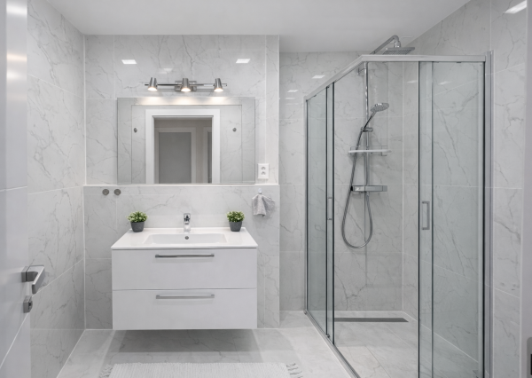 Hamuliakovo, okr. SC- NA PREDAJ 3 izbový byt s terasou, záhradou a dvomi parkovacími státiami.