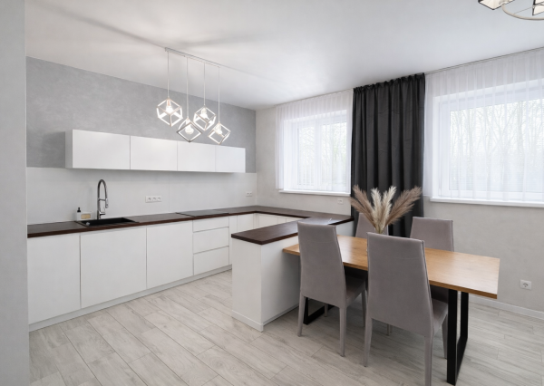 Hamuliakovo, okr. SC- NA PREDAJ 3 izbový byt s terasou, záhradou a dvomi parkovacími státiami.