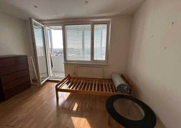 Svetlá garsónka s balkónom, 11/12 posch. – prenájom