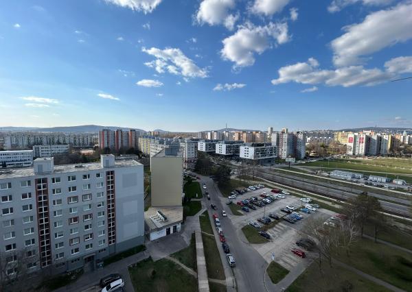 Svetlá garsónka s balkónom, 11/12 posch. – prenájom