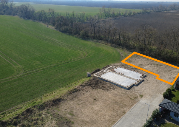 Na predaj exkluzívny stavebný pozemok na konci slepej ulice v obci Voderady