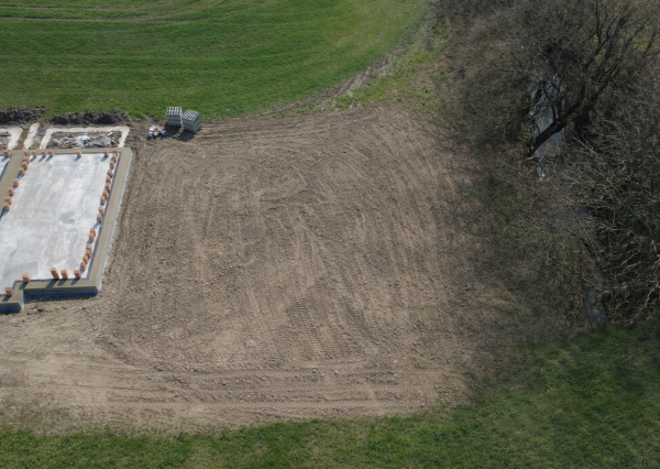 Na predaj exkluzívny stavebný pozemok na konci slepej ulice v obci Voderady