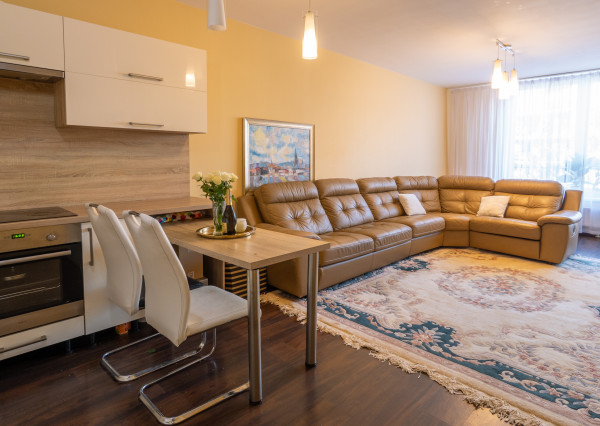 Na predaj 2 izbový byt v Bratislave-Slnečnice